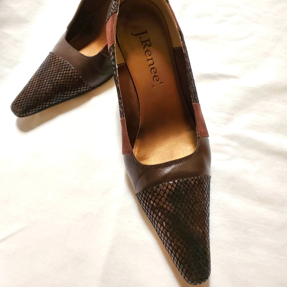 Pointed Toe Dark Brown Pump - Picture 1 of 3